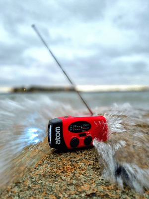 Atom Hand Crank Radio with Flashlight and Powerbank