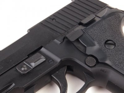 Tokyo Marui Sig Sauer P226 Rail GBB 6mm